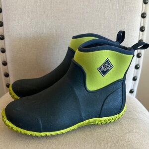 Muck Kids' Black and Green Rain & Snow Boots
